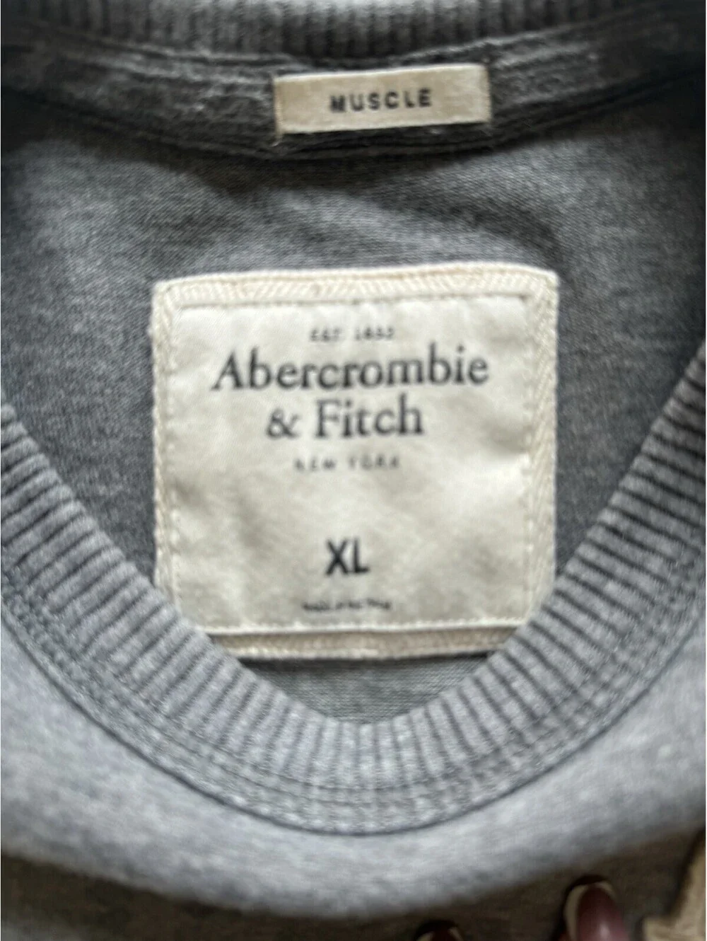 Abercrombie & Fitch Muscle Fit Striped Sweater Crewneck Men’s XL Gray A&F Logo